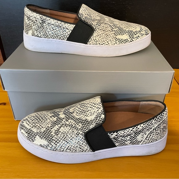 Vionic shoes - Picture 1 of 2